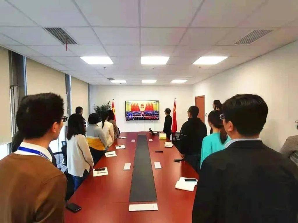 总会组织工作人员集体学习领会两会精神的重要性及其深远影响