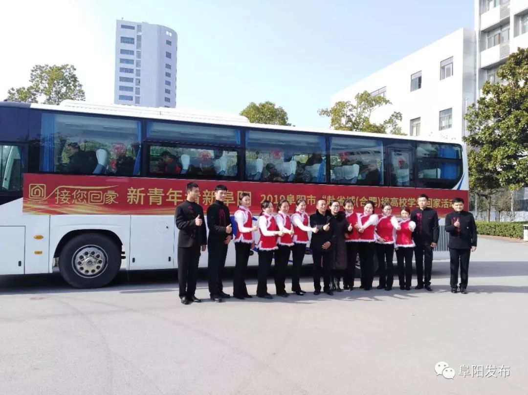 长垣老同志乘大巴亲自来投稿，岁月里的坚持与热情