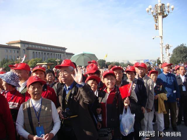 金色老年旅行社，南方幸福号夕阳红专列启程，共赴春日温暖之旅