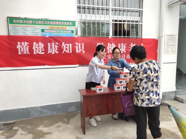 赞皇县开展关爱老人健康行动，构建和谐社会的重要一环