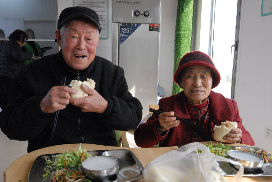孝老食堂的暖心餐，感受家的温暖