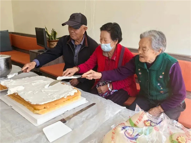 西苑街道虹光街社区九九重阳节，浓浓敬老情