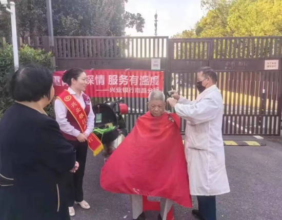 南昌启动敬老月活动，弘扬尊老爱老社会风尚