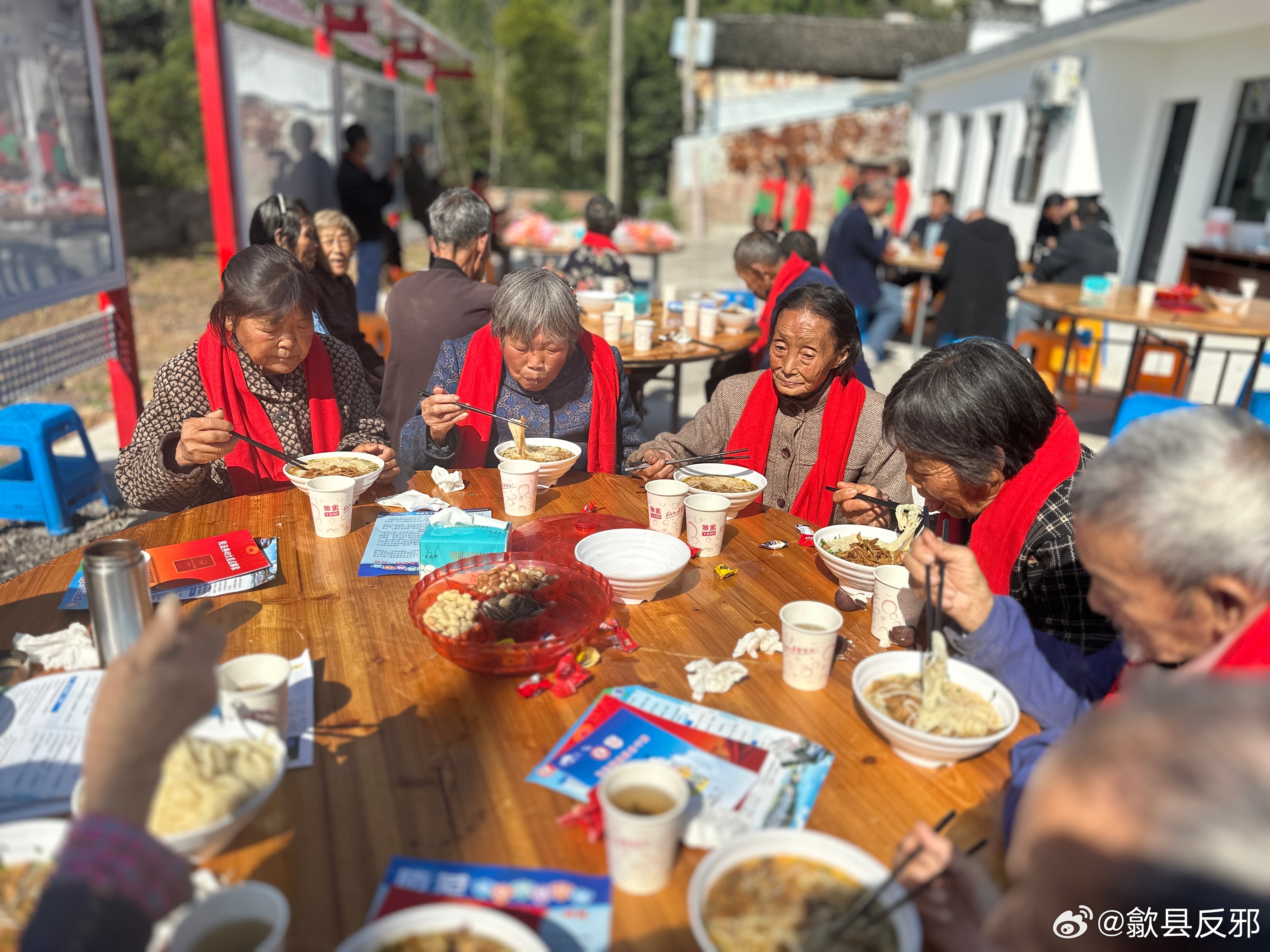 黄山区三口镇开展敬老月活动，传承尊老爱老美德