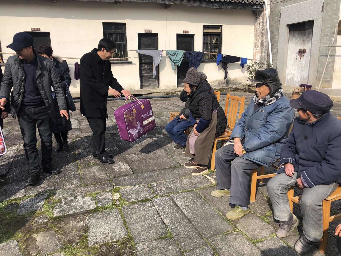 黄山区三口镇开展敬老月活动，弘扬尊老爱老传统美德