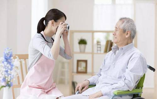 女儿不愿养老年人怎么办，家庭沟通、理解与责任的重塑