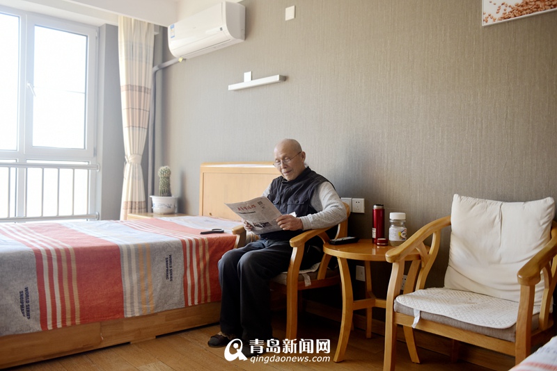 青岛养老院中的老年人，生活、关怀与挑战