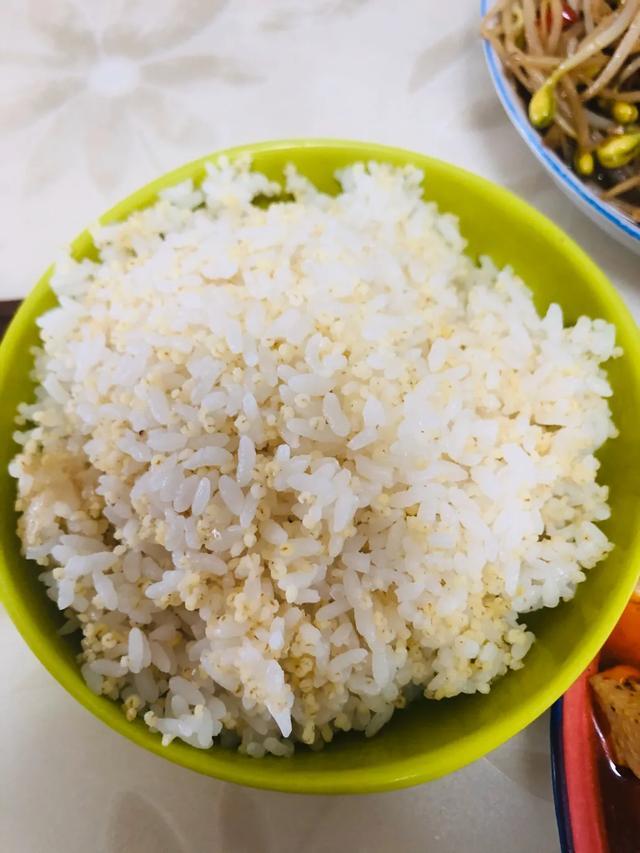 适合老年人居住养老小区的设计与运营策略探讨
