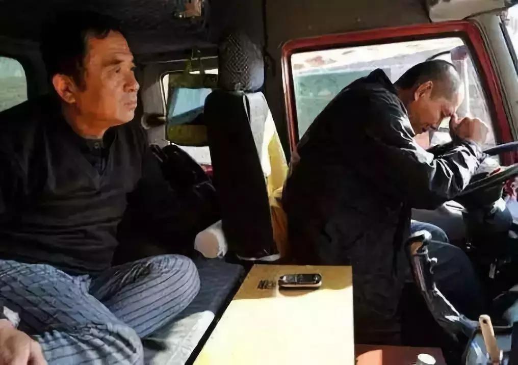智慧养老，关怀与自我提升并重，老年人的幸福晚年之道