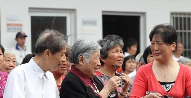 中国养老院中的老年生活，岁月印记与温暖时光