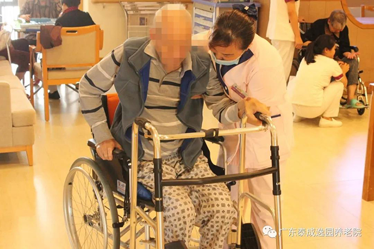 老年痴呆与养老院，长者照顾的探讨与深思
