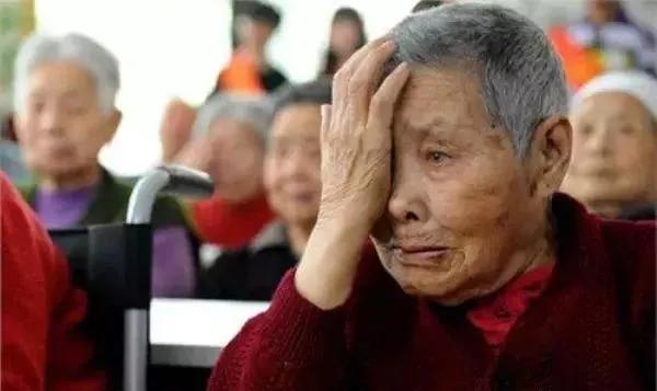 养老院老年人的惨状，我们需要深度反思与积极改变