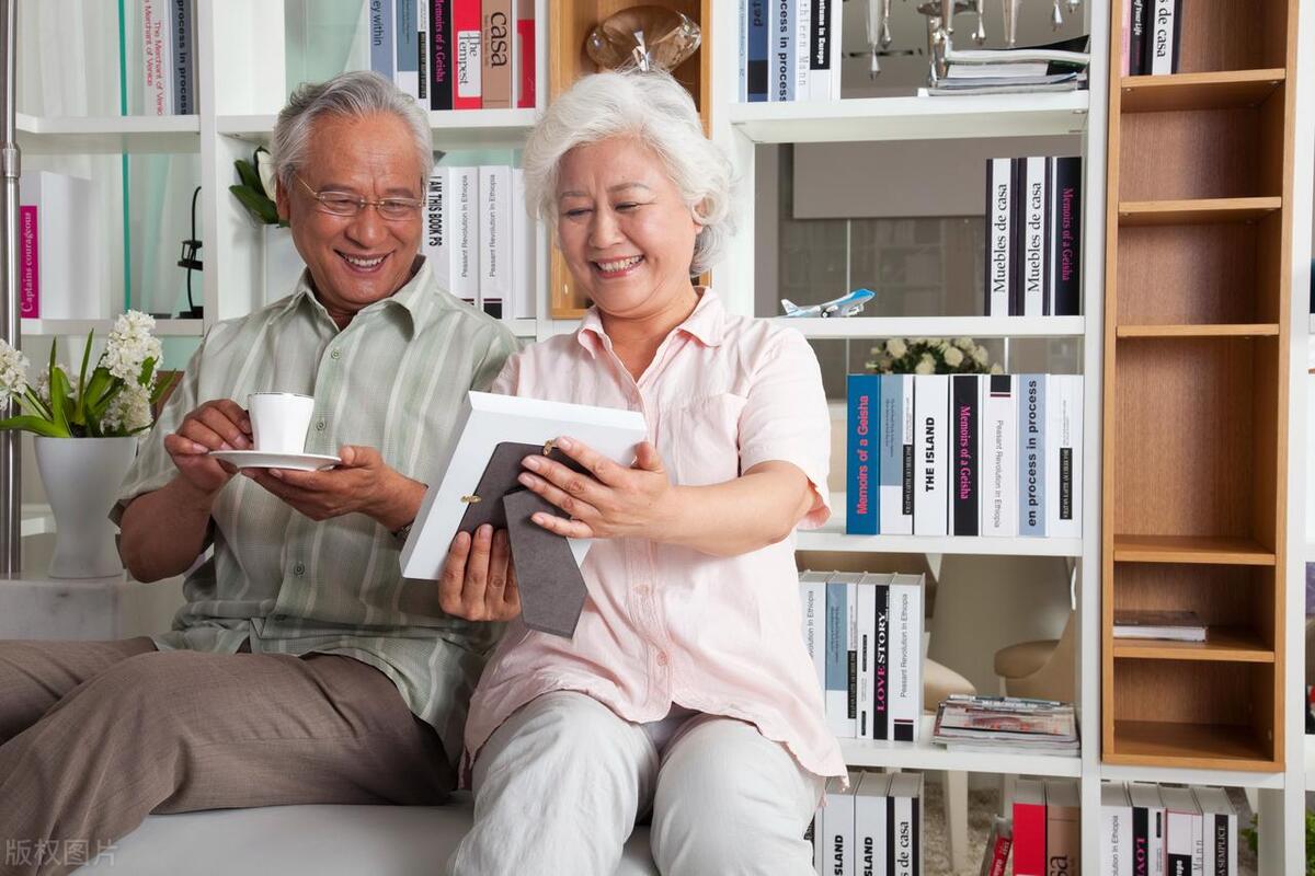 居家养老，深度解析利弊与应对策略，老年人居家养老是否明智选择？