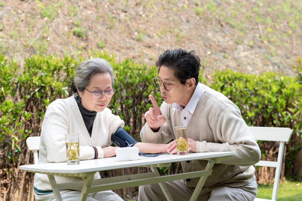 年轻人对老年人养老的角色与责任，构建和谐社会关键一环的探讨