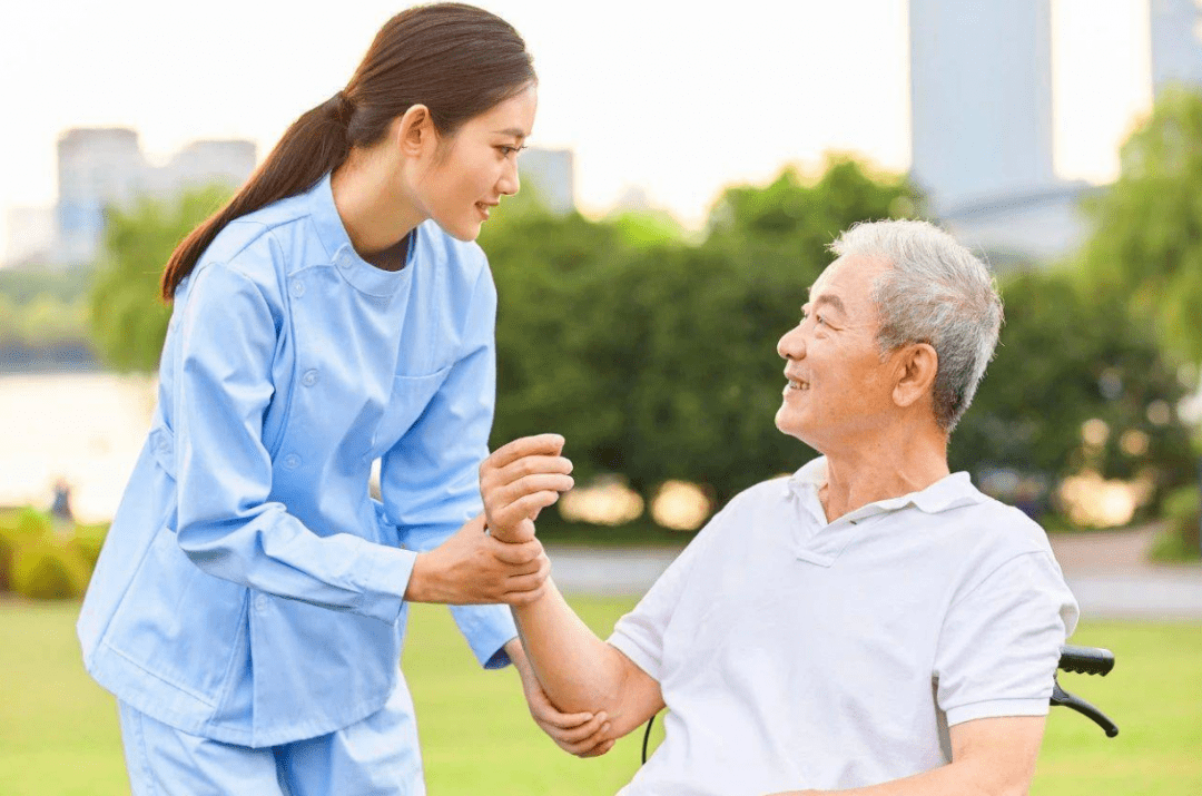 未来老年人养老方向，多元化、智能化与健康化的结合