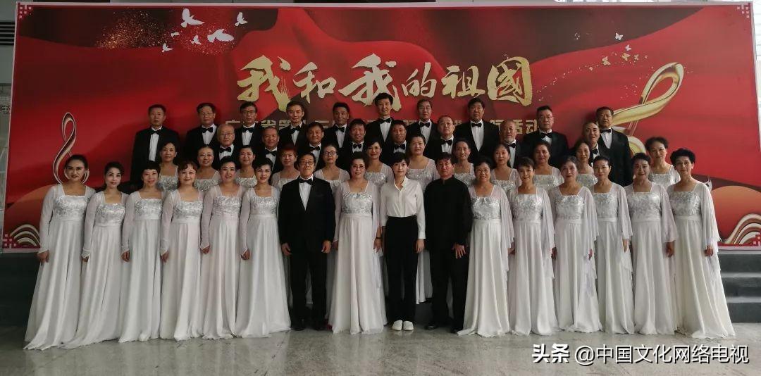 养老院入住老年合唱团，歌声中的温暖与活力