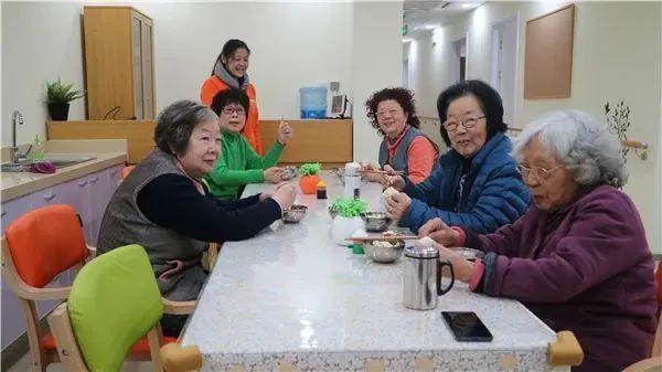 老年人小区养老服务设施，构建宜居养老环境的探索与实践