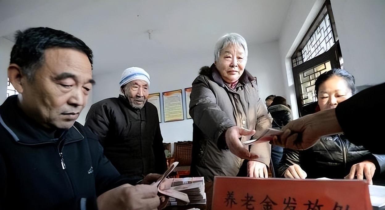 关于老年人养老金继续领取的重要性探讨