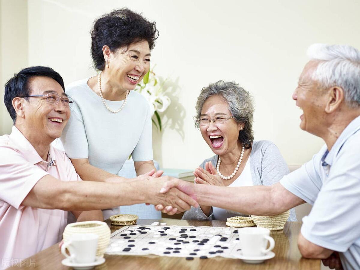 老年人养老，30万够吗？