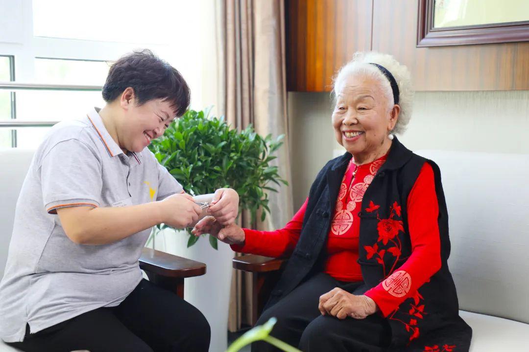 老年人在养老院生活的优劣探讨