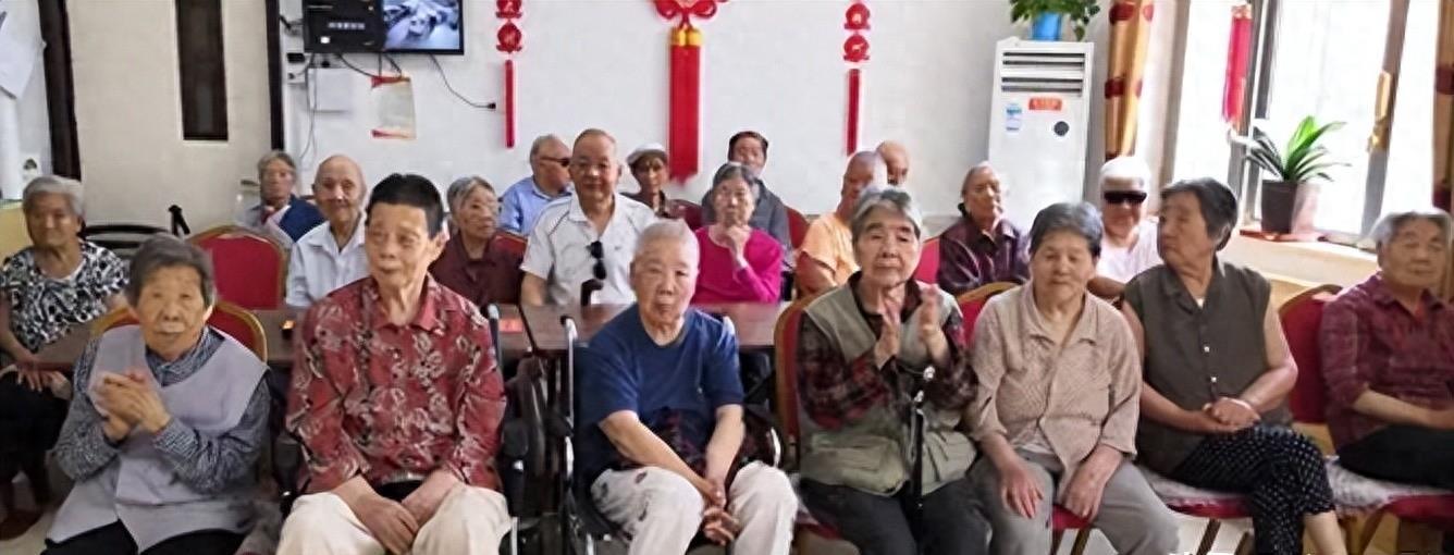 养老院老年人遭遇虐待，社会的警钟与我们的责任