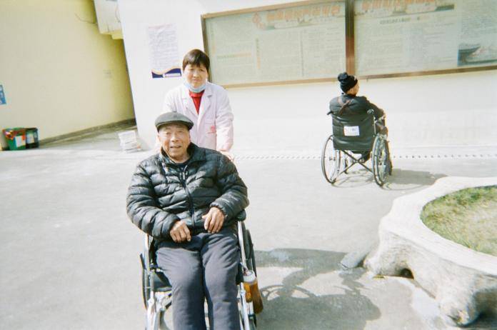 老年痴呆患者养老院生活的最后时光
