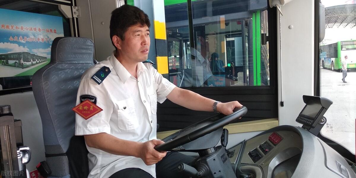 老年人并未取消养老保险