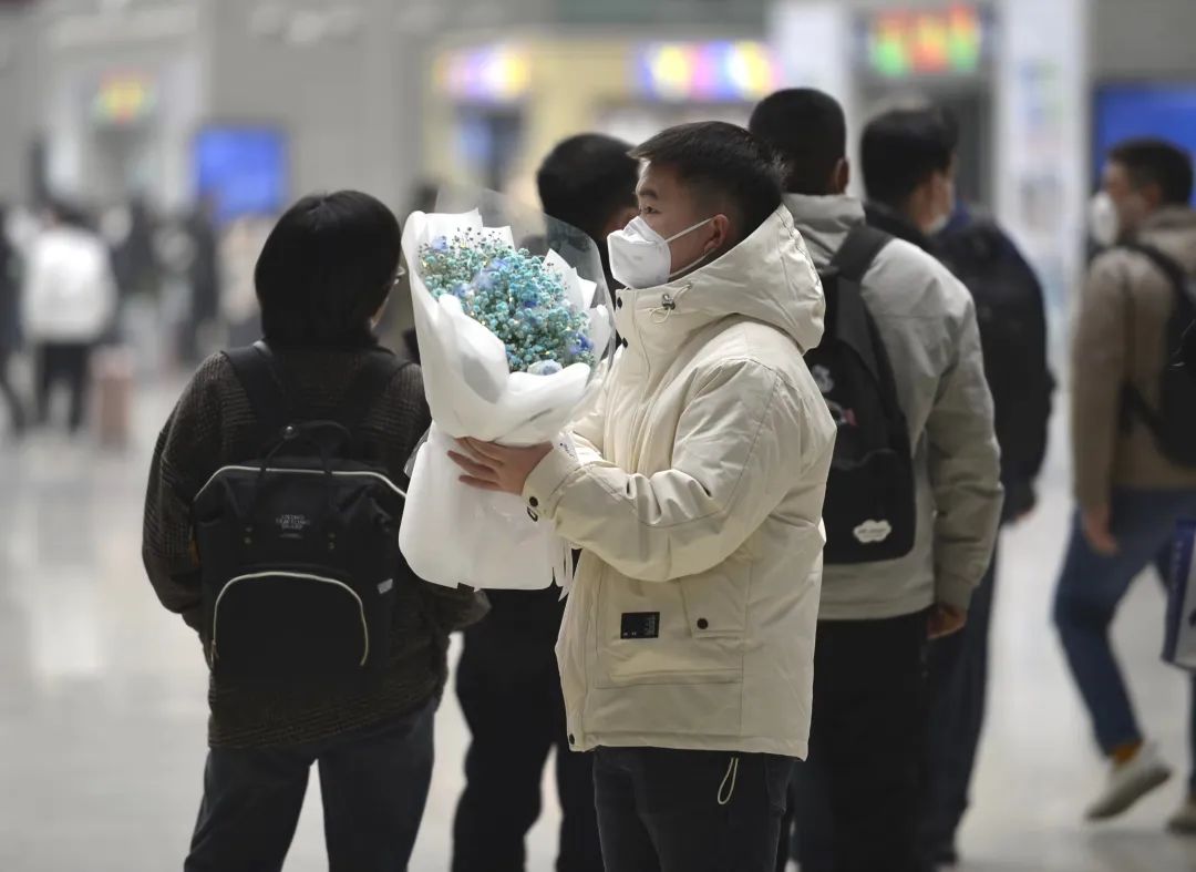 返乡过年，国家安排下的温情之旅