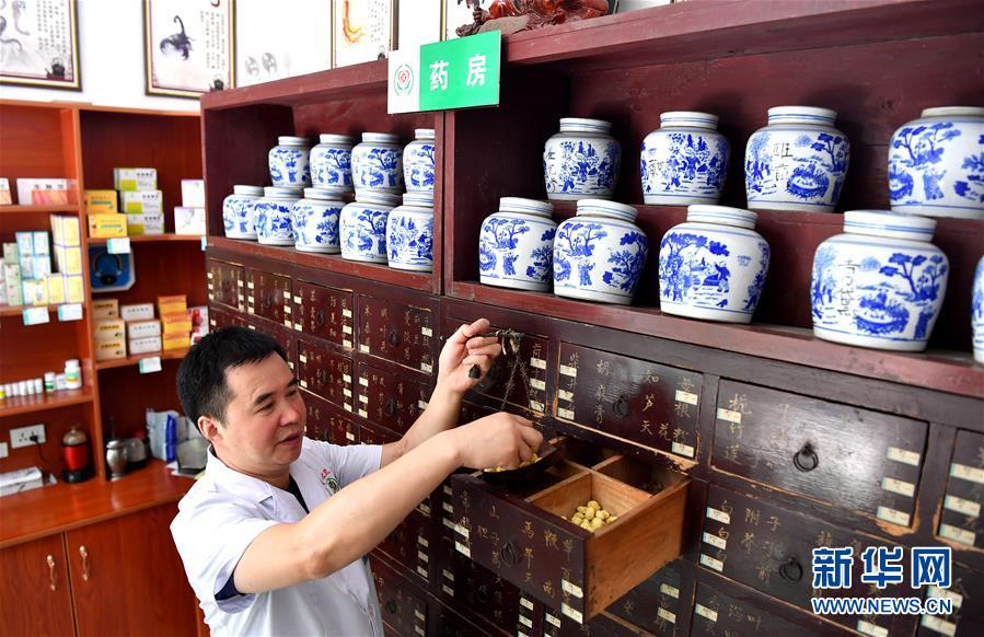 郑州疫情发展期与岚皋县备战医疗系统应对状态
