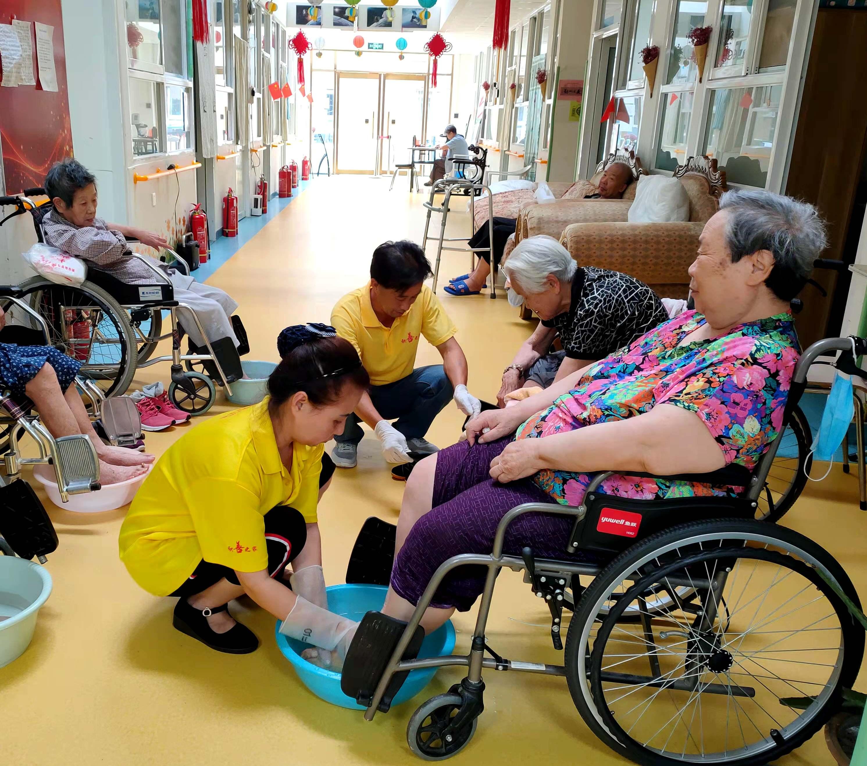 政策解读，中国应对人口老龄化的底气与地气策略
