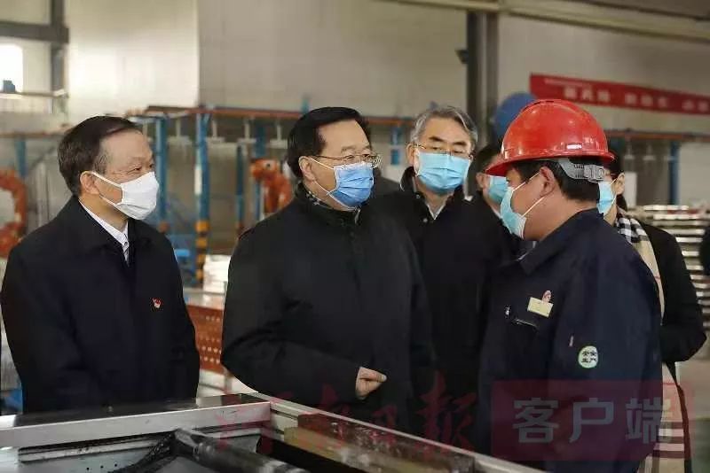 王国生强调，深入研究新情况解决新问题，积极打好秋冬季疫情防控主动仗