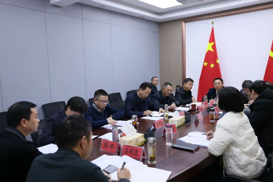 岚皋县委召开省级党员领导干部会议，深入传达学习贯彻党的十九届五中全会精神