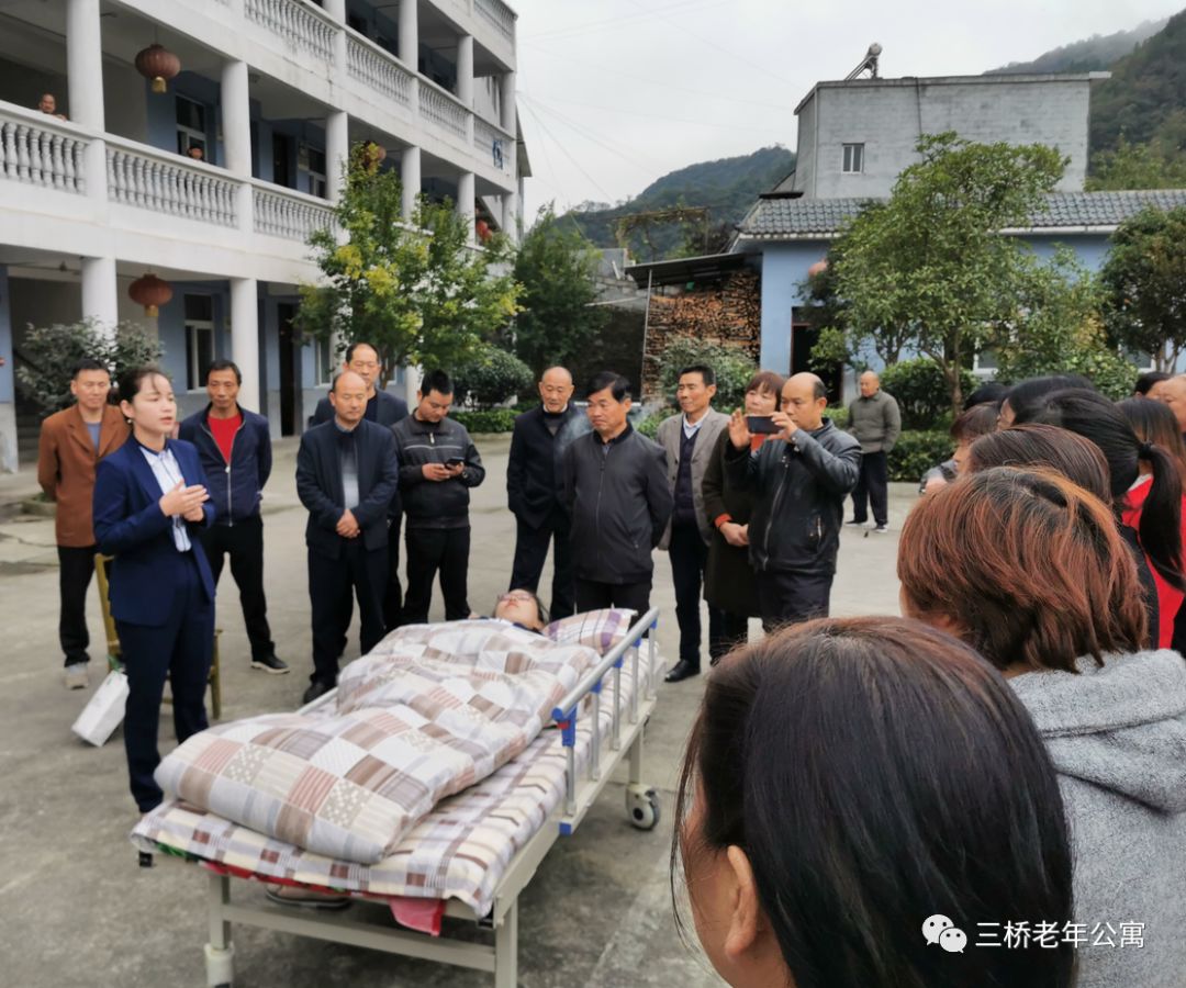 岚皋县敬老助老总会赴圆方雪绒花家政学校调研，探索养老服务新模式