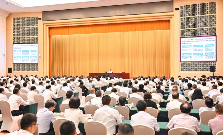 总会组织全体人员观看十九大开幕会，学习习近平总书记报告，新时代的号召与全民的响应