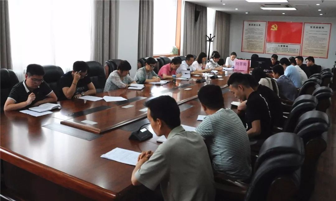 总会助老工程办公室召开上半年工作总结与考评大会，回顾成果，展望未来