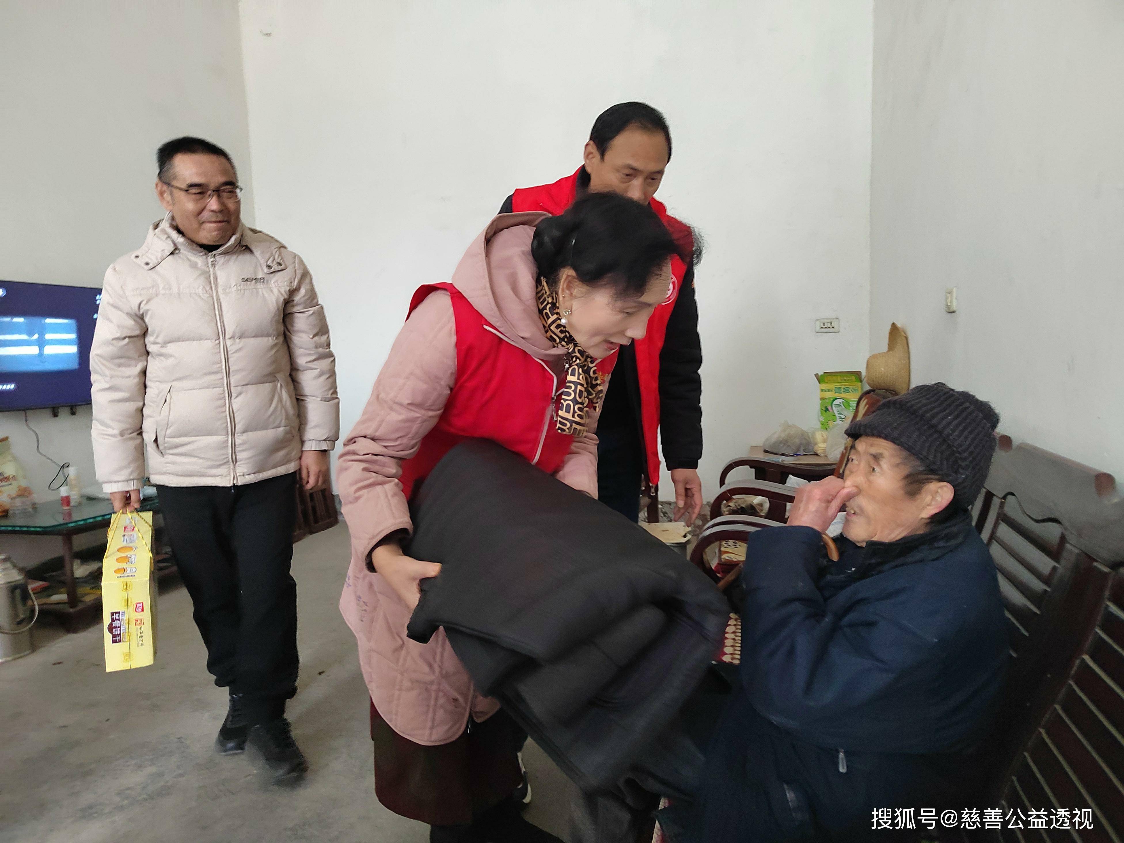 岚皋县敬老助老总会开展敬老助老 重在行动迎新春送温暖活动纪实