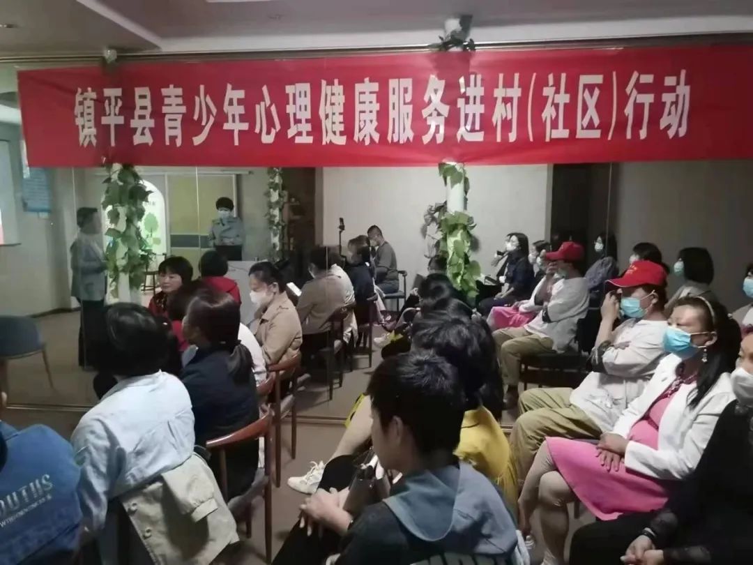 王瑛老师分享，老年健康心理与家庭教育的重要性，关注家庭和谐，呵护老年健康。