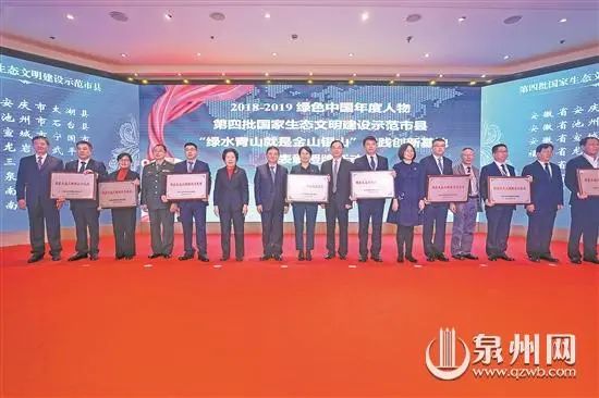 郑州晚报，全省首批金色家园授牌，标志着社区发展新里程碑