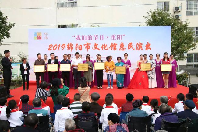 孝行天下，共建和谐——中华传统美德在当代的传承与价值