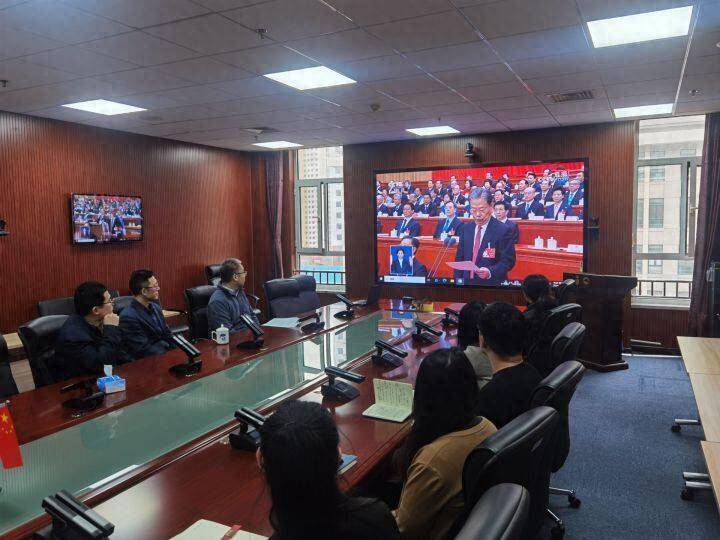 全国人民共同关注，十二届全国人大二次会议开幕盛况的组织收看