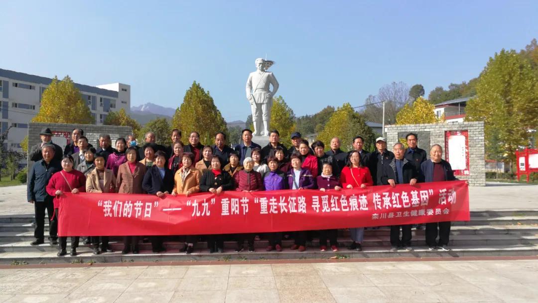 退休女工献爱心助老行动，社会正能量的温暖传递