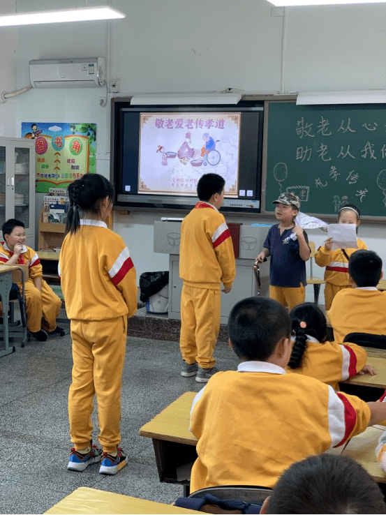敬老助老，从我做起，传递爱心温暖的力量