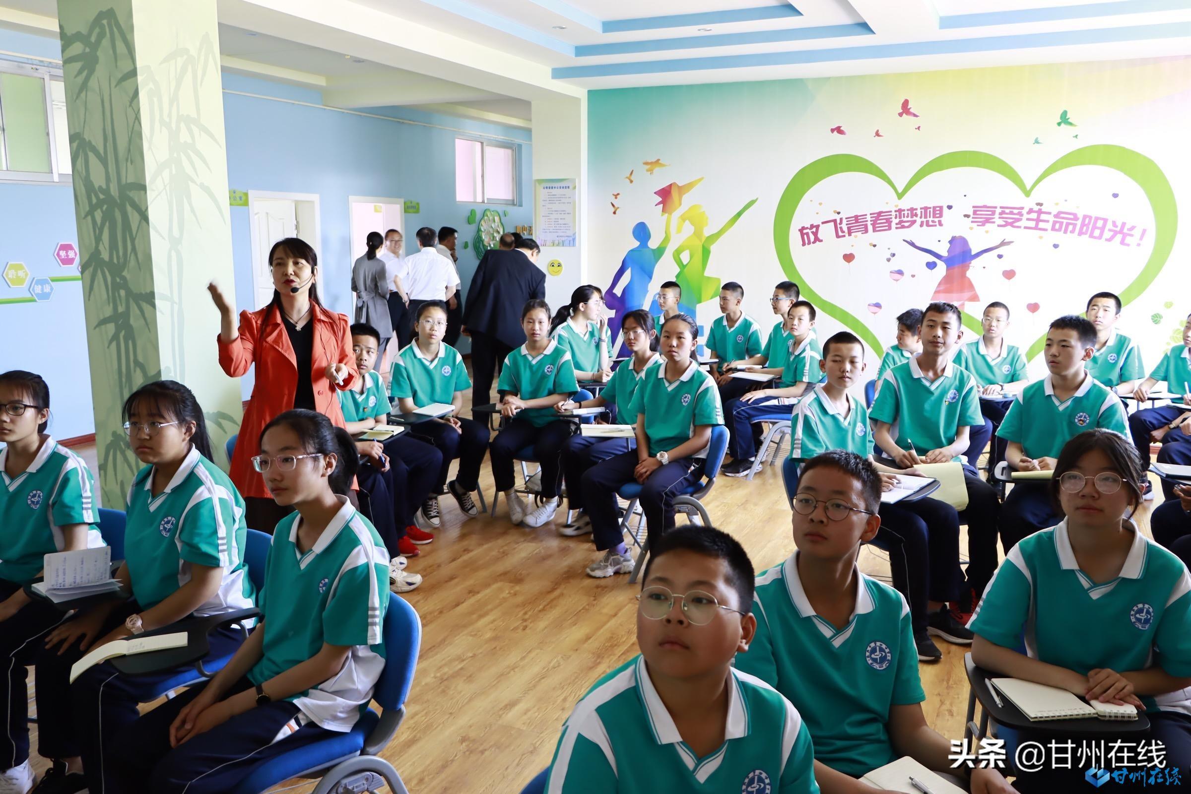 第四期金色大讲堂成功举办，探索知识的新纪元之光