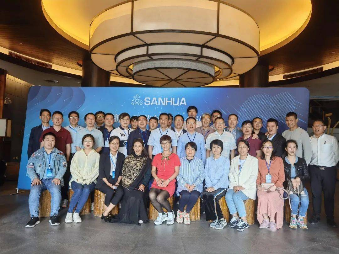 金色大讲堂第二场报告会隆重举行，深度探讨前沿科技与社会发展的融合