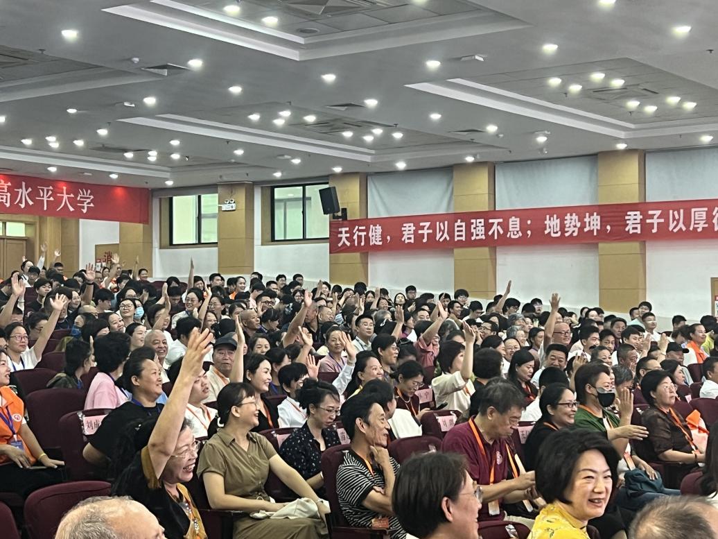 金色大讲堂首场报告会隆重举行，启迪思想，引领未来