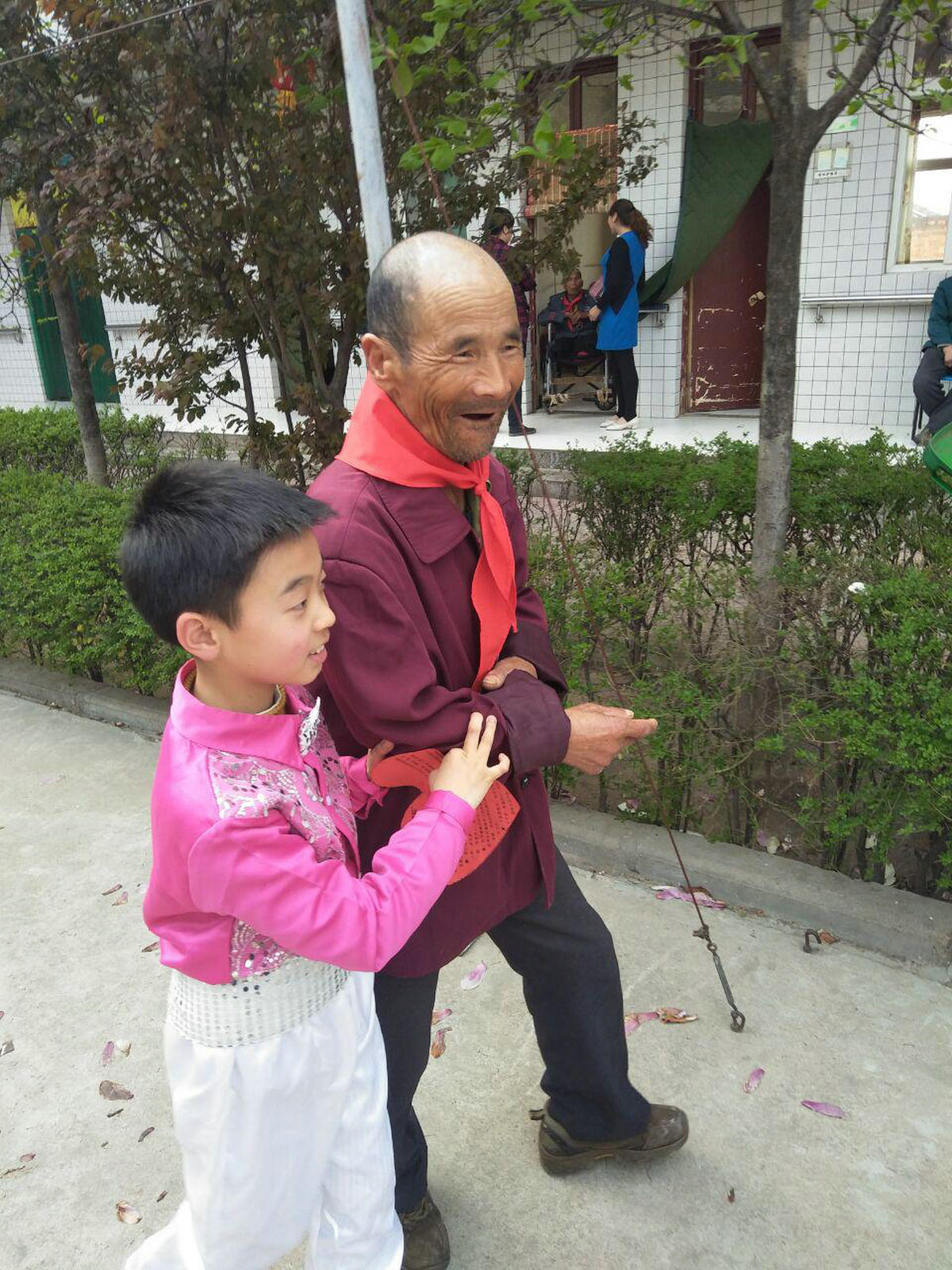 血脉相连，亲情无界与老人的深情纽带