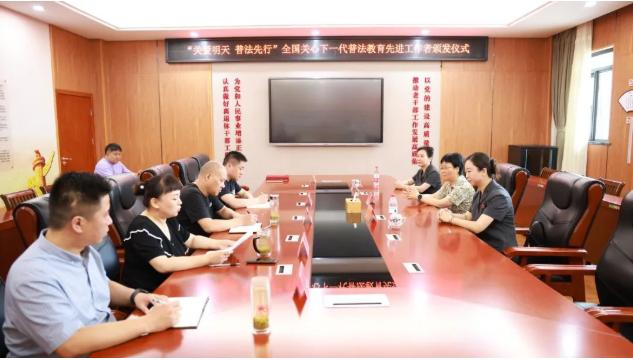 信阳市委老干部局积极投身公益，踊跃向省敬老助老总会捐款
