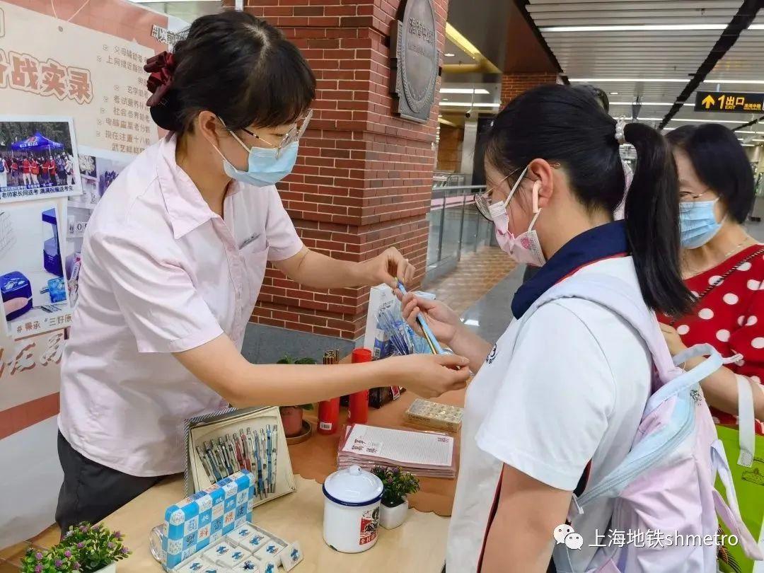 金色梦舞台揭秘古代宫廷秘方与夏季常见病症神奇疗法