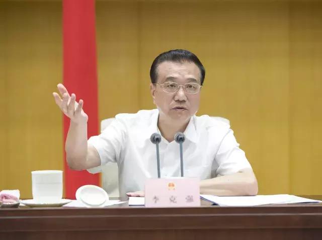 深化放管服改革，刀刃向内，激发内部活力