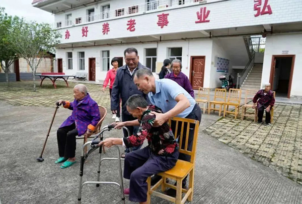 敬老助老，重在行动